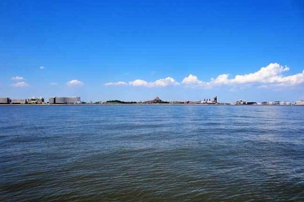 東京ゲートブリッジ沖の散骨海域の風景