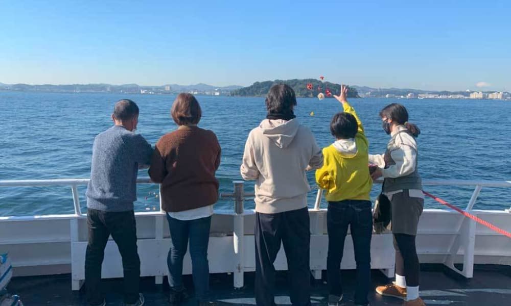 横須賀・猿島沖の散骨イメージ